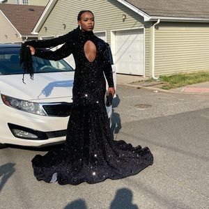 •Black sequins mermaid dress
